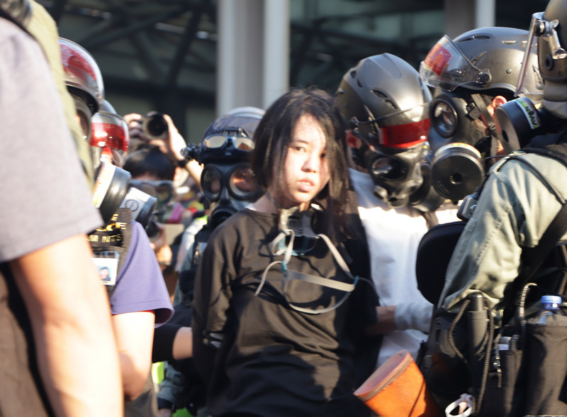 香港「反送中」運動自6月9日大規模爆發至今，警方共拘捕2,379人，其中750人未滿18歲。（資料照 / 中央社）