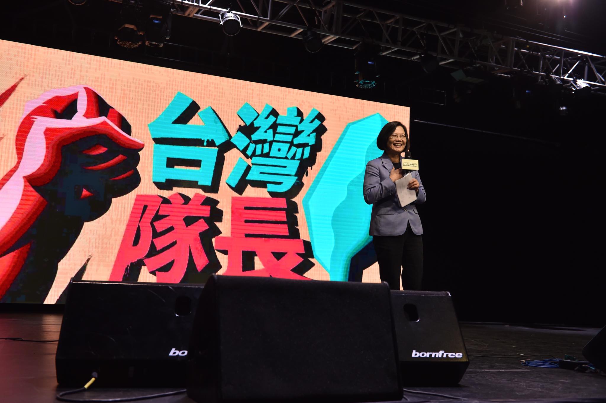 蔡英文總統20日晚間出席社群之夜。(圖：蔡英文臉書)
