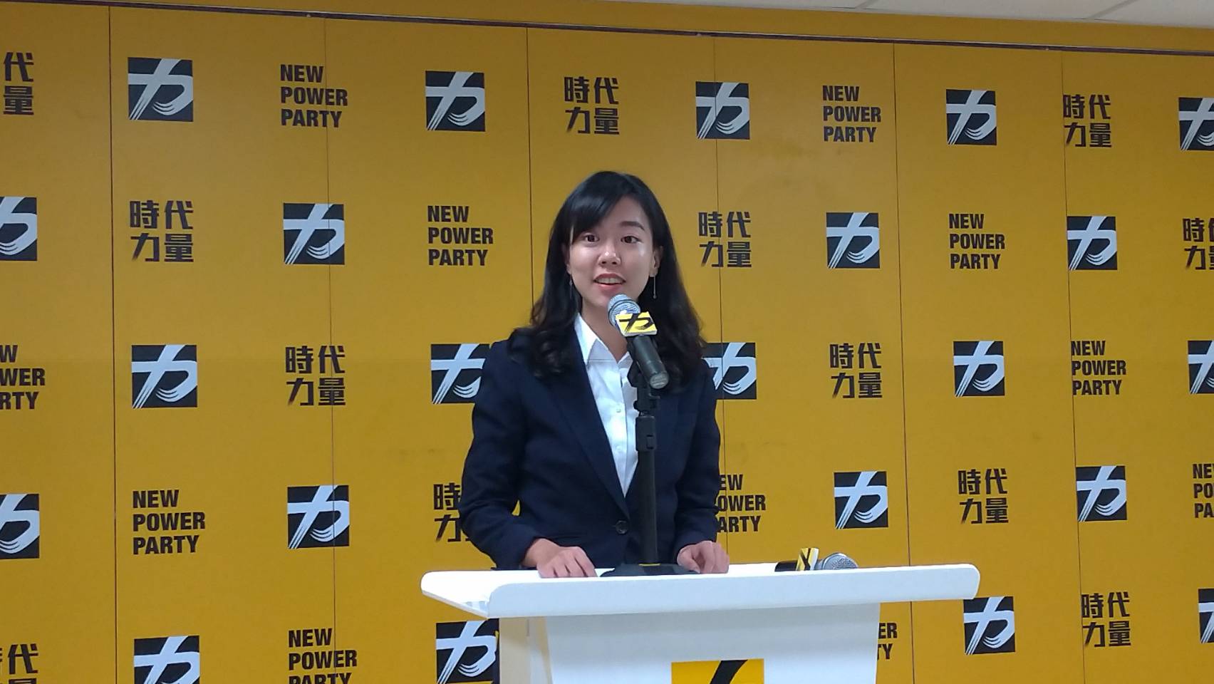 時代力量秘書長吳佩芸說明決策委員會決議，2020大選時力將不自提總統人選。（劉玉秋 攝）