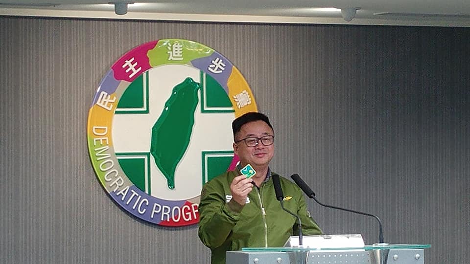 民進黨秘書長羅文嘉25日在民進黨中常會後記者會上表示，9月29日民進黨會響應民間團體發起的撐香港遊行。（劉玉秋 攝）