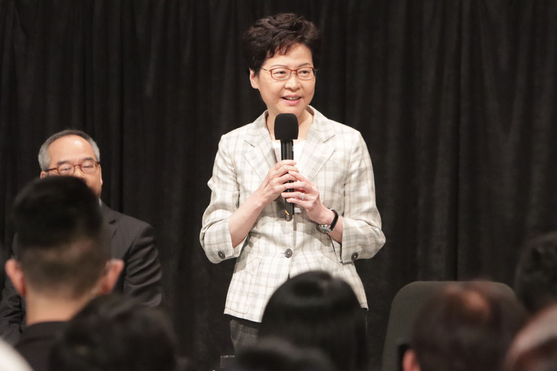 香港政府首場「社區對話」26日晚上7時在灣仔伊利沙伯體育館舉行，特首林鄭月娥表示，對話不是公關技倆，而是尋求改變。(圖：中央社)