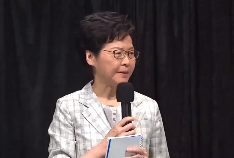 香港特區政府21日要求美國政府謹慎處理香港人權與民主等攸關香港法案，避免兩項法案成為美國法律。圖:香港特首林鄭月娥。(圖擷自YouTube)