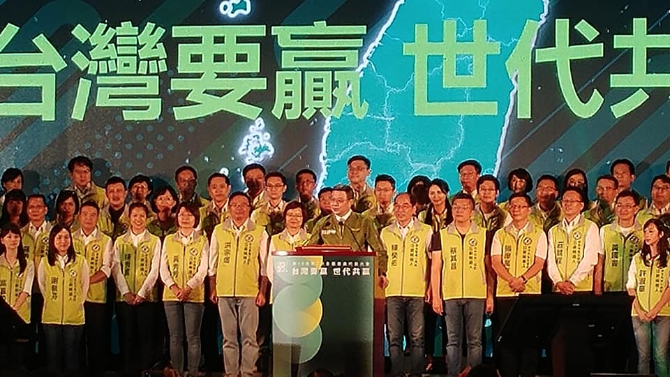 民進黨主席卓榮泰出席全代會致辭時，營造團結勝選氣勢（劉玉秋攝）