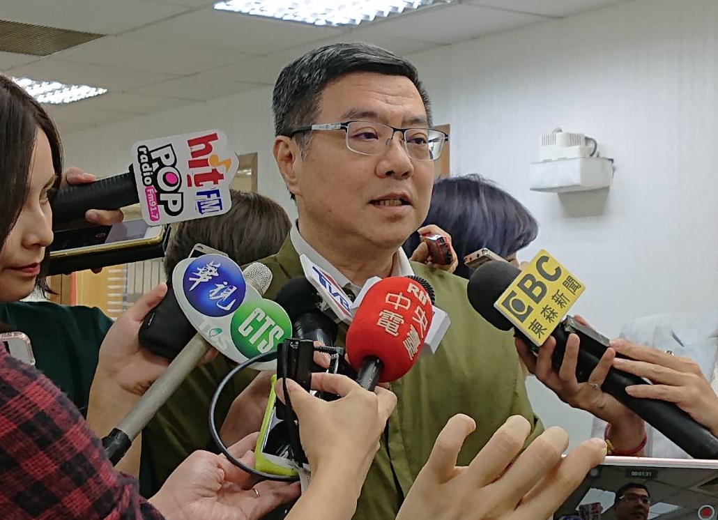 民進黨主席卓榮泰25日表示，區域立委選情趨勢好轉，希望區域立委與不分區布局同時並進，以達過半勝選的目標。（資料照/劉玉秋 攝）