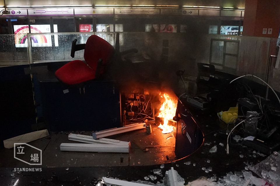 港鐵寶琳站遭破壞。(立場新聞提供)