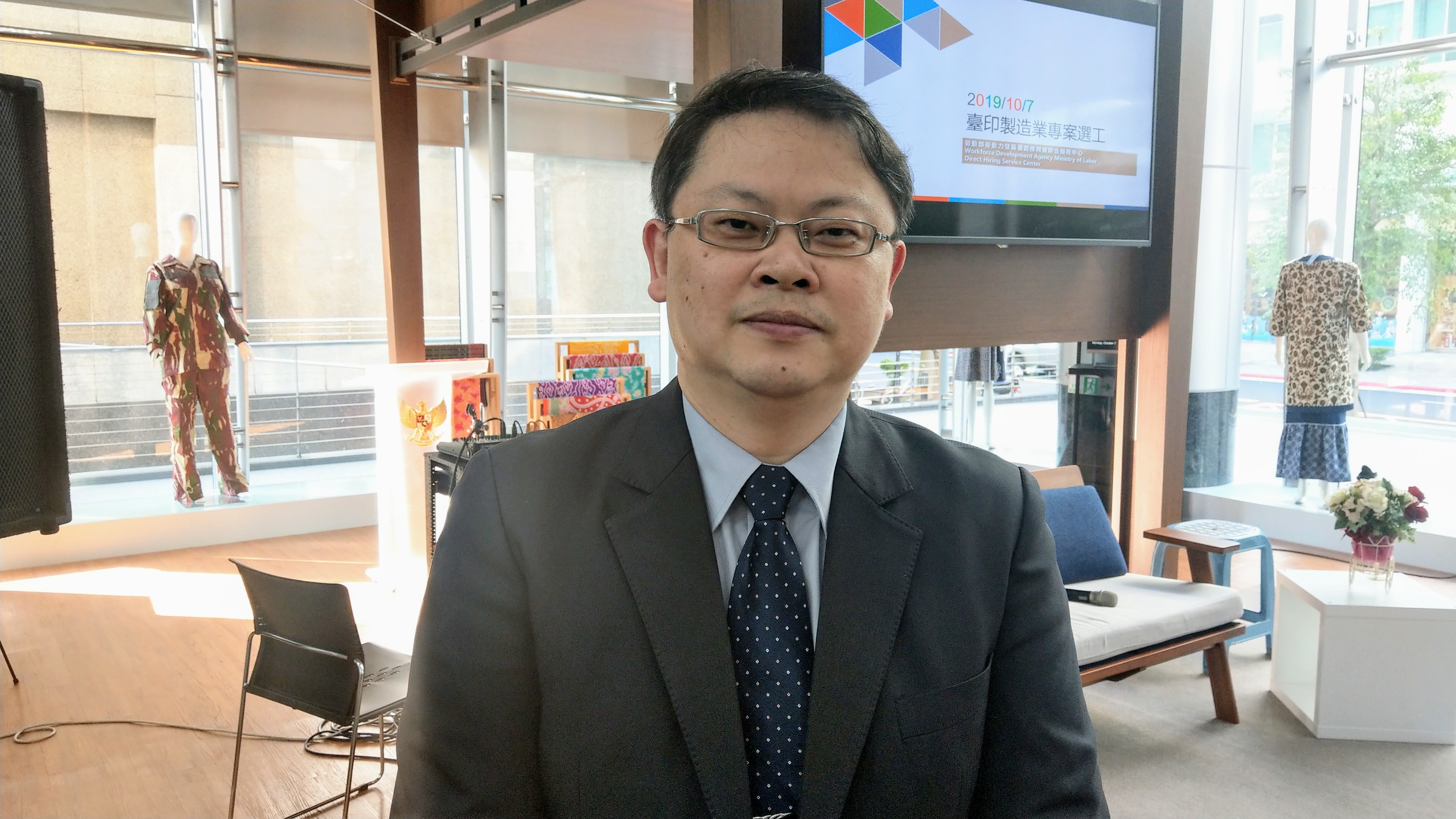 勞動部跨國勞動力事務中心主任陳昌邦表示，今年將規劃擴增直聘中心服務事項，協助移工自行申辦非就業服務事項，如勞保給付、商業保險理賠等雙語諮詢、申請文件檢視及代轉寄等服務，待完成規劃後就會儘快上路。(資料照/歐陽夢萍 攝)