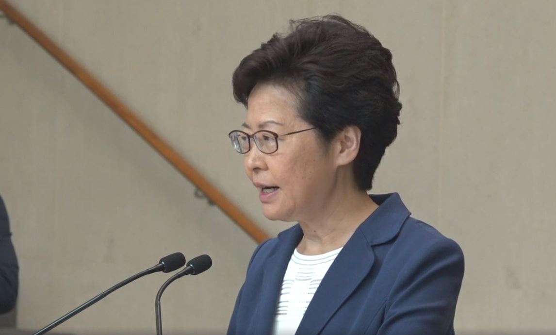 香港特首林鄭月娥8日與傳媒談話指暴徒的暴力行為已經無法無天。圖:擷取自立場新聞直播
