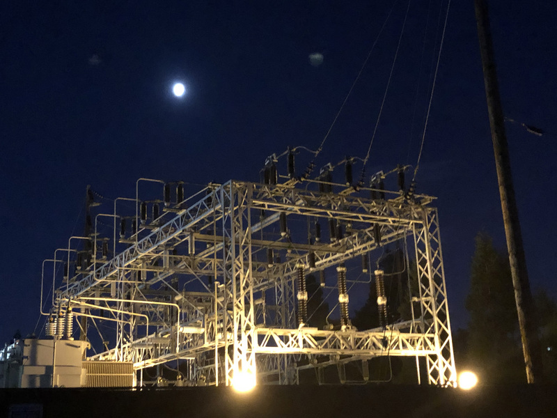 圖為加州當地的變電設施。(資料照片/CNA)