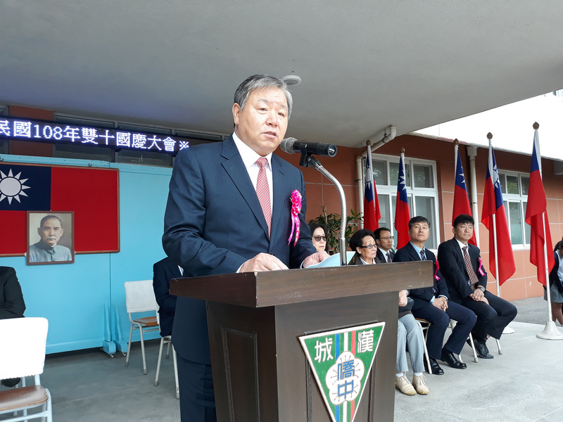 漢城華僑協會前任會長、現任漢城華僑中學理事長譚紹榮，10日在首爾漢城華僑中學主持中華民國108年雙十國慶大會。(圖：中央社)