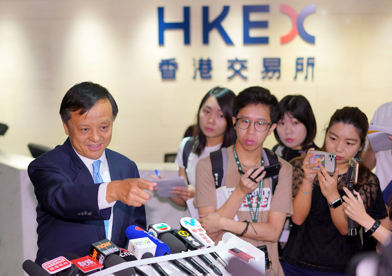 香港交易所行政總裁李小加認為，一國兩制存在根本缺憾。圖為李小加（左）。（檔案照片/中央社）