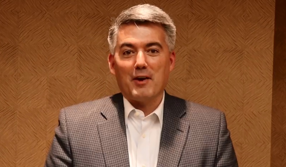 駐丹佛辦事處8日在臉書分享，友台共和黨籍美國參議員賈德納(Cory Gardner)預錄的國慶祝賀影片。(圖截自Taiwan in Denver臉書)