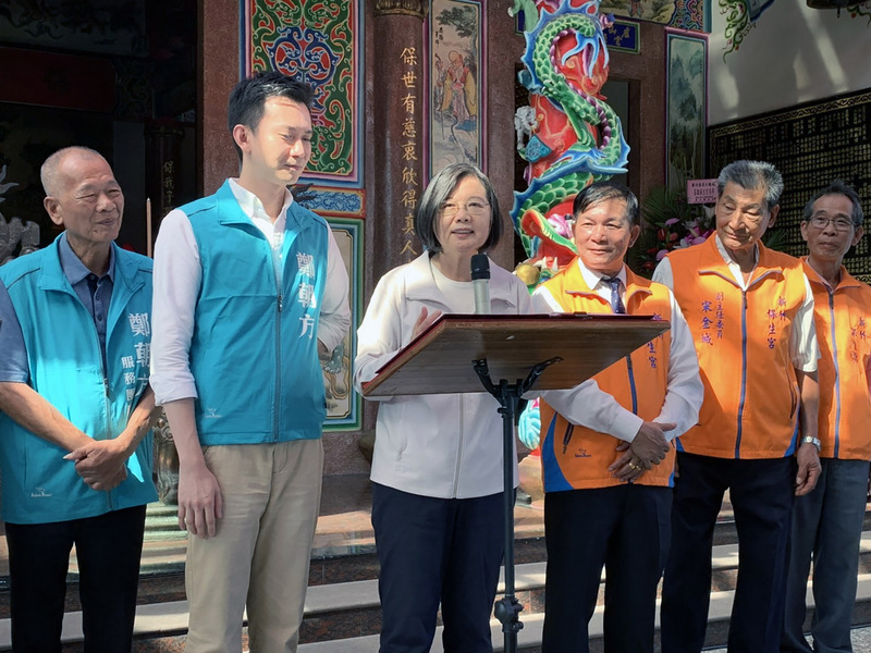 蔡英文總統15日到新竹，呼籲客庄鄉親支持民進黨提名的立委。(圖: 中央社)