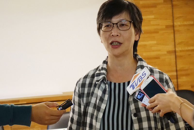 台灣民眾黨20日將在高雄公布第2波區域立委名單，黨發起人蔡壁如（圖）16日表示，鴻海創辦人郭台銘當天舉辦的感恩之旅見面會高雄場，黨主席柯文哲另有簽書會，所以柯文哲、郭台銘不會同台。(圖：中央社)