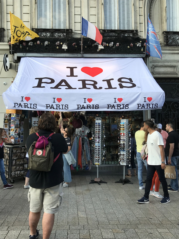 法國政府原盼於2020年達到外籍觀光客來訪人數突破一億人的目標，但因「黃背心」運動、英國脫歐等因素，把目標延後到2022年實現。(圖：中央社)