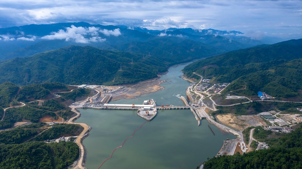 圖為湄公河下游(lower Mekong)河段首座水力發電大壩札雅布里水壩(Xayaburi Dam)，去年10月29日在寮國開始商轉。(資料照片/AFP)