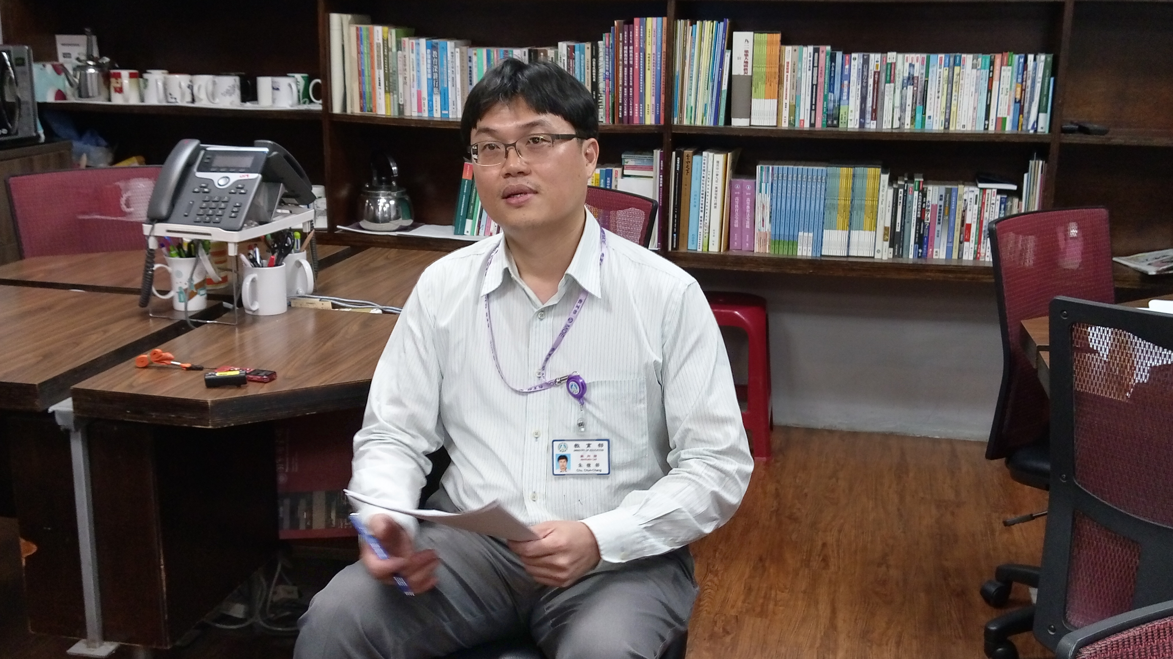 教育部高教司長朱俊彰回應韓國瑜學貸利息政府全額補貼議題。(陳國維 攝)