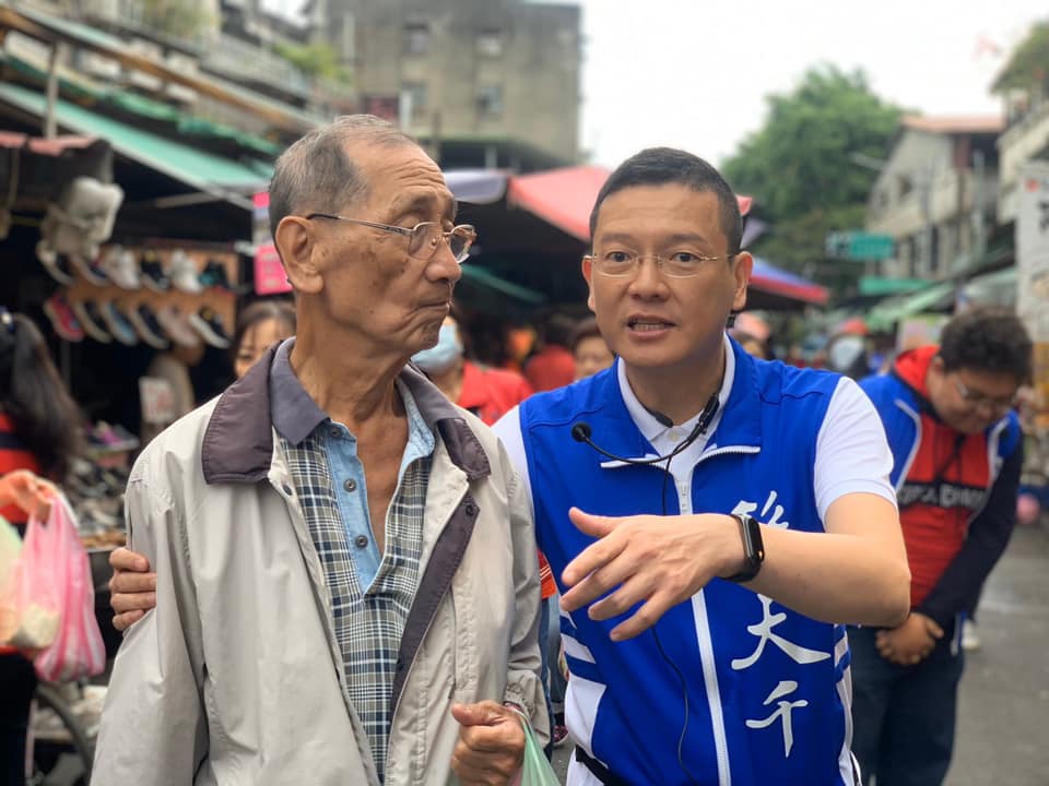 韓國瑜北部競選辦公室副執行長孫大千(右) (臉書)