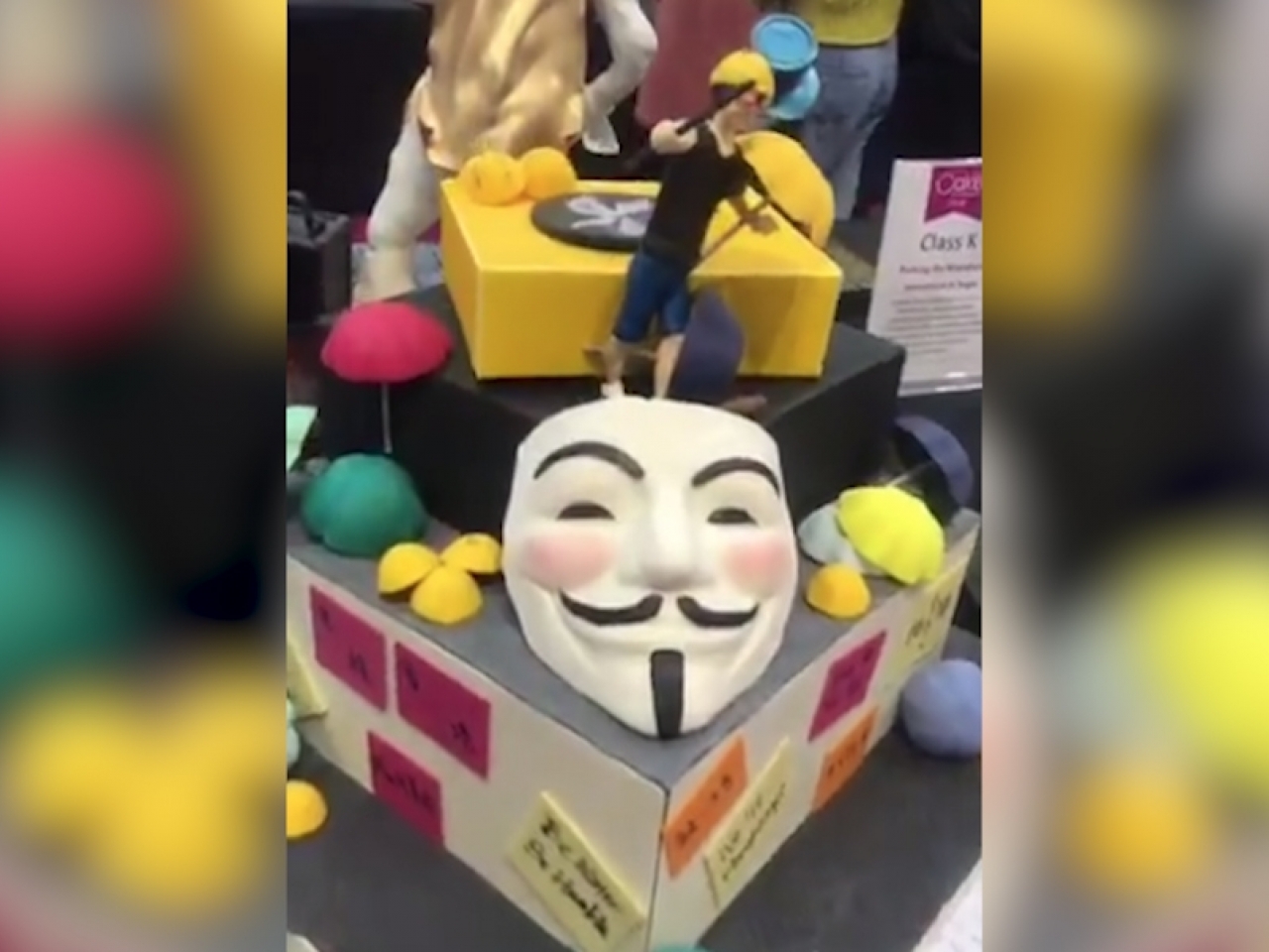 中國選手舉報，反送中作品被蛋糕大賽取消資格。(圖: RTHK_enews Twitter)
