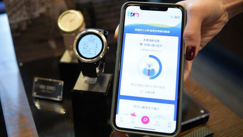 穿戴裝置品牌Garmin疑似遭到勒索軟體攻擊，多項服務從23日斷線至今。圖為Garmin與全球再保險品牌SCOR Global Life合作產品。（Garmin提供）