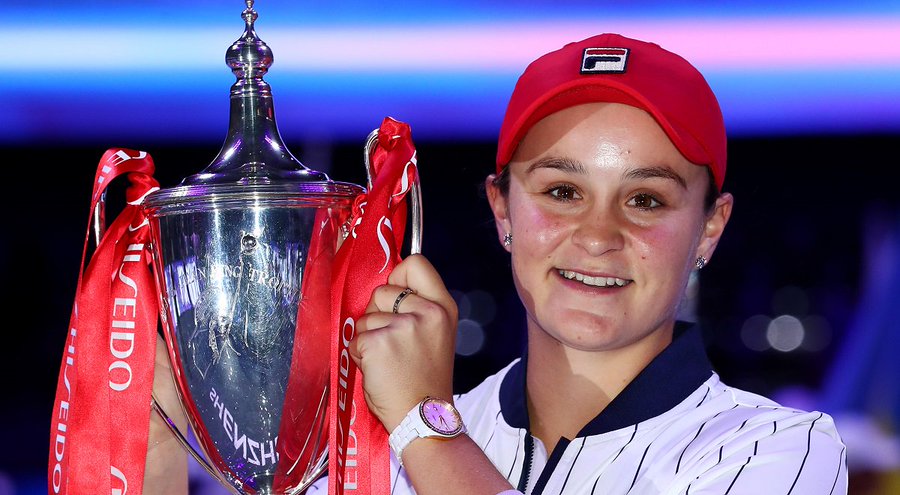 來自澳洲的世界球后巴蒂(Ashleigh Barty)在WTA年終總決賽奪冠。(WTA官方推特)