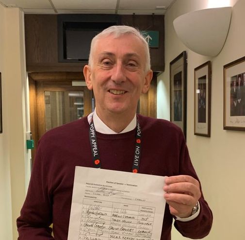 英國國會4日選出工黨籍議員霍伊爾(Lindsay Hoyle)為下議院新任議長。(推特)