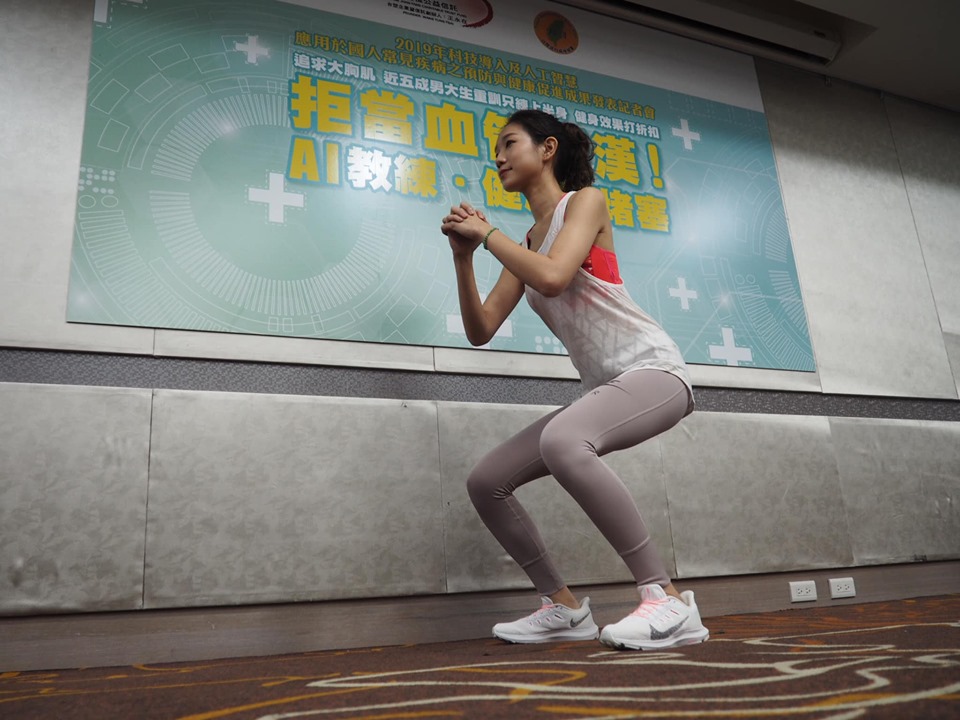 台灣流行病學學會6日表示，如果民眾健身只單純做上肢重訓，短時間內會促使血管收縮、血壓提高，如果再有施力不當或出力時閉氣的習慣，就容易引發血管硬化及栓塞風險。(蕭照平 攝)