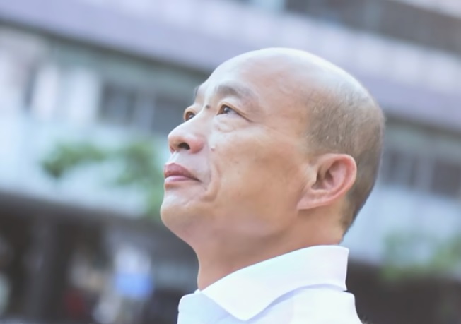 國民黨總統參選人韓國瑜6日表示，他是向銀行貸款，後來也因為無力負擔而認賠拋售，房子買賣是非常單純的事情，與特權一點關係也沒有。(圖擷自YouTube)