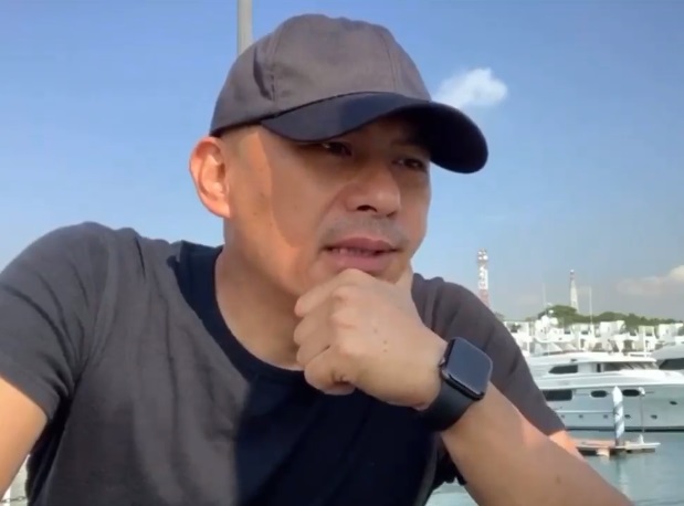香港茶餐廳業者楊官華涉嫌在新加坡舉行集會活動，探討香港當前局勢，結果遭新加坡警方扣留護照調查。(圖擷自YouTube)