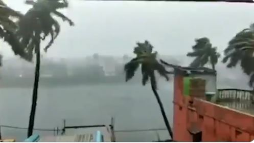 熱帶氣旋布爾布爾(Bulbul)襲擊印度和孟加拉沿岸地帶，造成的死亡人數已經增加到24人，並有超過200萬人疏散。圖取自推特