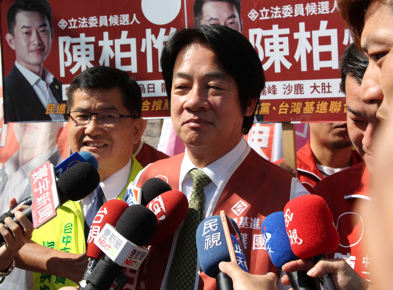 國民黨總統參選人韓國瑜宣布與前行政院長張善政搭檔。前行政院長賴清德（左2）11日在台中受訪表示，不管韓國瑜選的副手是誰，「我們一定要嚴陣以待，一定要盡全力，讓總統蔡英文高票當選、國會過半。(圖：中央社)