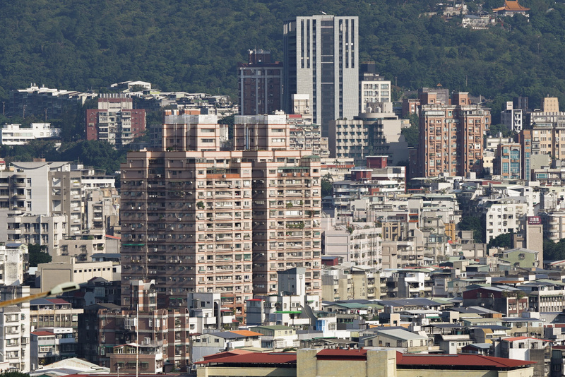 內政部今天(10日)公布今年第2季全國及六都住宅價格指數，整體而言，本季住宅價格指標呈現微幅上漲；與上一季相比，台南和台中增加幅度超過1%，其餘四都升幅在1%以內。(資料照片/中央社)