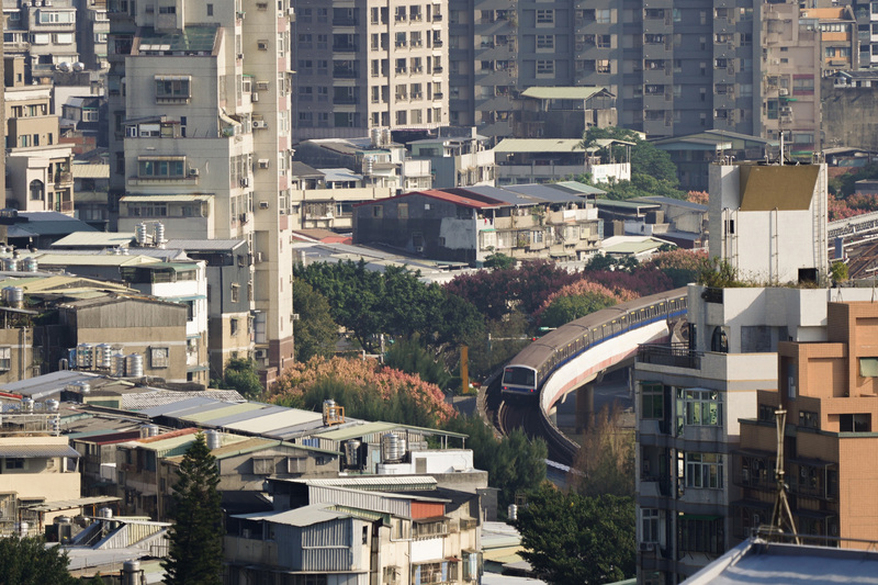 房市愈來愈熱，9月房貸以及建築貸款餘額，不只雙雙續創歷史新高，房貸餘額年增率更衝上7.65%，寫下13年半以來新高紀錄，建築貸款年增率則為9年新高。(圖：中央社)