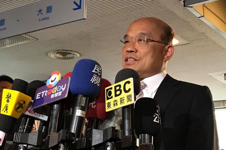行政院長蘇貞昌21日表示，三倍券23日才會開始兌領，呼籲民眾不要被假訊息迷惑。(資料照/鄭舲 攝)