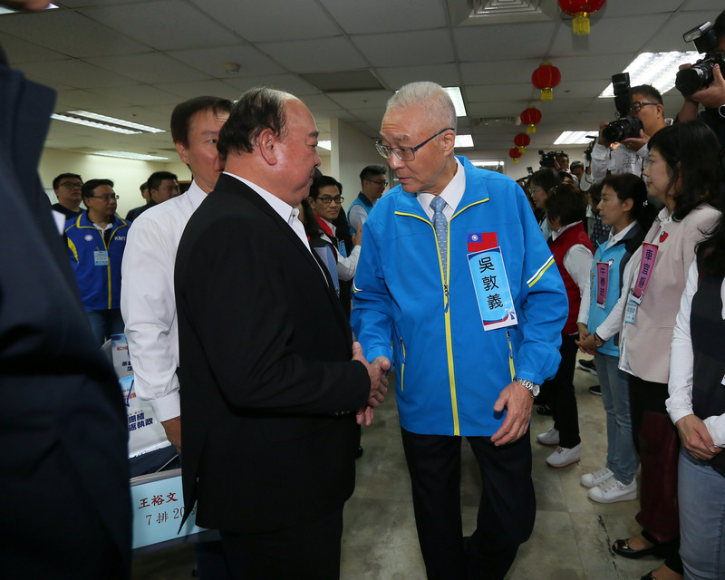 國民黨不分區立委名單爭議不斷，國民黨主席吳敦義表示，這是經黨內嚴謹程序，且公正、公開，並非一人可做的決定。(中央社)
