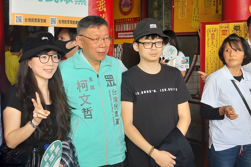 台灣民眾黨主席柯文哲16日表示，國民黨的不分區立法委員提名名單「又老又紅」，與社會脫節。(圖：中央社)