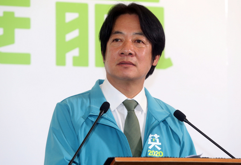 總統蔡英文17日宣布，副手為前行政院長賴清德（圖）。賴清德致詞表示，有感於蔡總統的誠意，從許多民眾的期待中，他看到自己的責任，決定接受蔡總統邀請，在最黑暗的時刻，持續團結守護台灣，綻放民主光芒。