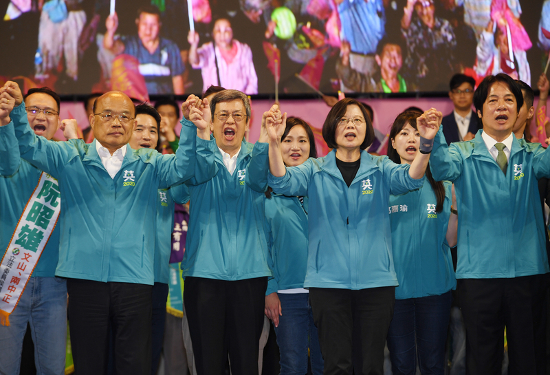 選戰倒數，選前之夜攸關勝選氣勢，綠營已經先搶下凱達格蘭大道路權，而藍營則準備在北高跳點，地點仍在思考中。(檔案照片/中央社)