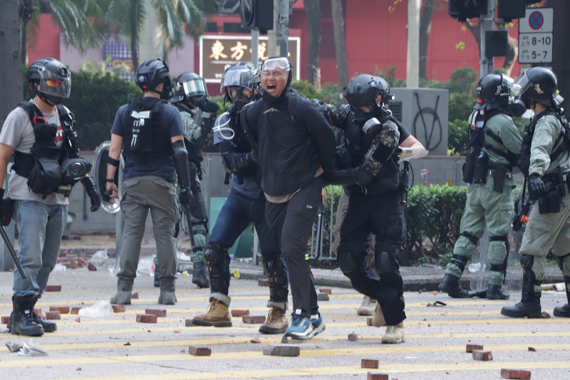 香港反送中抗爭爆發以來，超過500人被控暴動罪，民主派議員2日提出修法，建議降低刑期。(檔案照片/中央社)