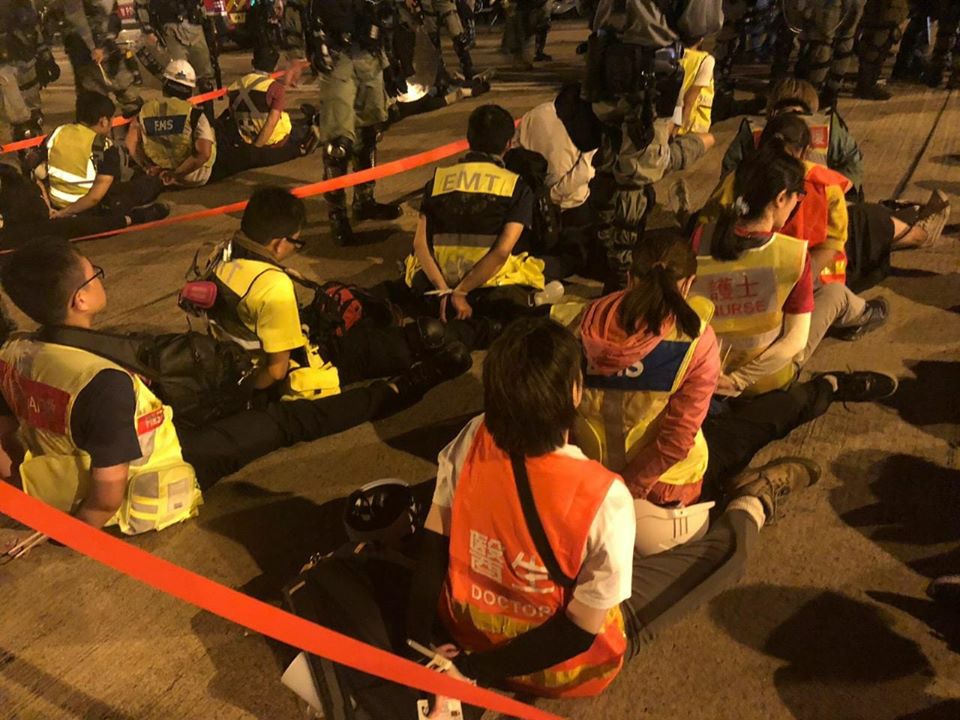 香港理工大學校內大部分急救和救護人員已被警方拘捕。(‎Omo Ng‎ 臉書)