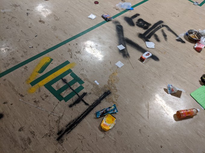 2019年11月香港理工大學成反送中警民衝突激烈戰場。圖為理大校園內的抗爭者一景。(推特)
