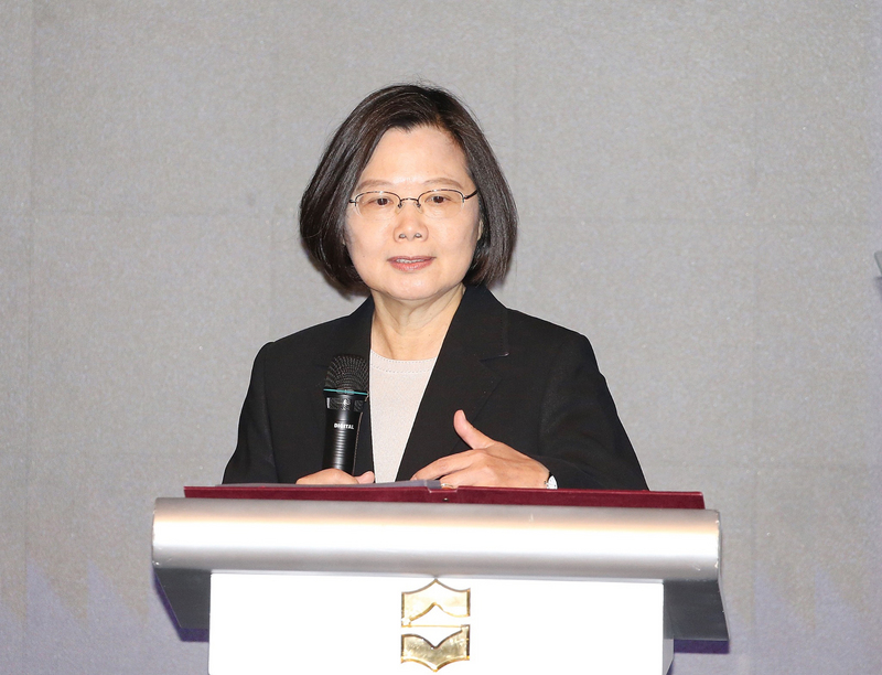 蔡英文總統19日表示，不能因為沒有從其他地方匯錢回來就代表沒有投資。(圖：中央社)