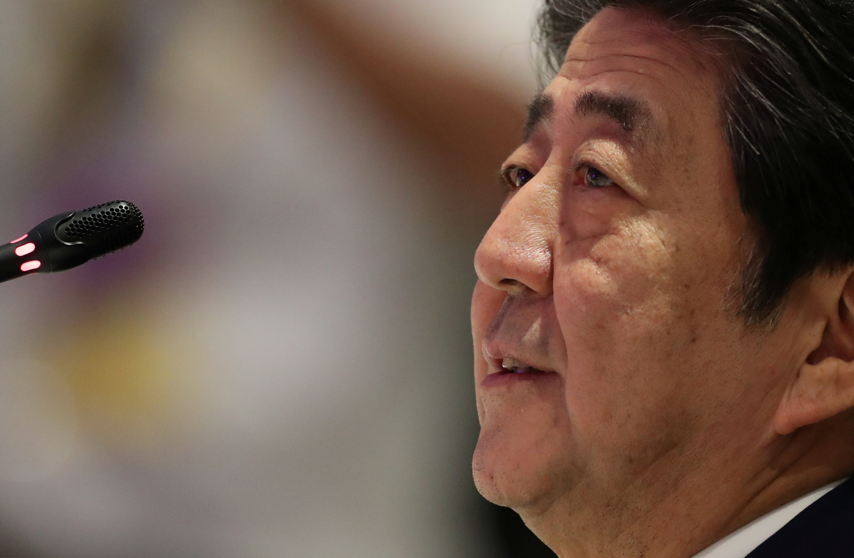 美國學者歐斯林以「政治鳳凰」形容安倍，從第一次擔任首相不到一年的失敗灰燼中崛起，5年後重回政治戰場，在2012年到2020年底的首相任期中，重塑了日本外交和內政政策。(路透社/達志影像)