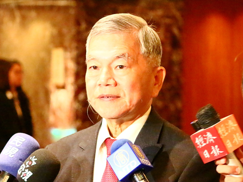 經濟部長沈榮津出席「印太區域良善能源治理研討會」前受訪表示，預計今年底將到位2,253億元投資 (央廣記者王照坤 攝)