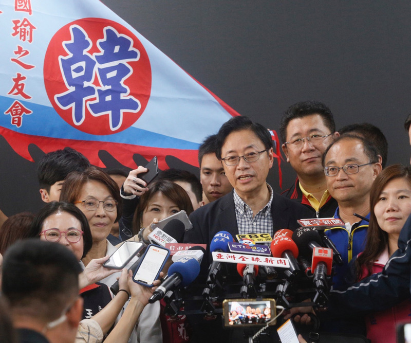 國民黨副總統參選人張善政（中）。(資料照片/中央社)