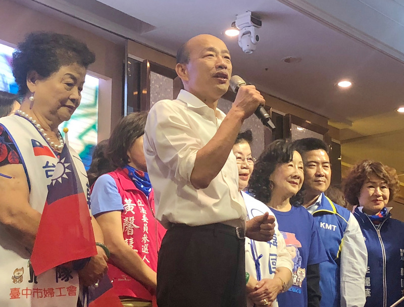 對於蔡英文總統指「不懂為何沒上班的市長說沒投資」，韓國瑜表示，有領薪水的經濟部次長在立法院答詢時說台商回台投資金額掛零，每天在跑選舉卻領薪水的蔡總統都沒發現嗎？(圖: 中央社)
