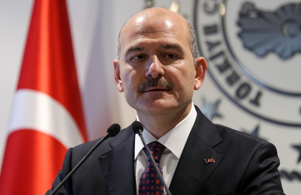 土耳其內政部長索魯(Suleyman Soylu)威脅口罩業者將生產的全部口罩都賣給政府，否則政府會派人進駐工廠並控制口罩的生產。 (AFP)