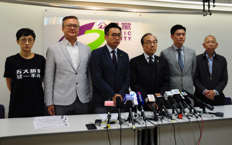 香港公民黨25日舉行記者會。該黨在本屆區議會選舉中拿下 32個席次。(圖:中央社)