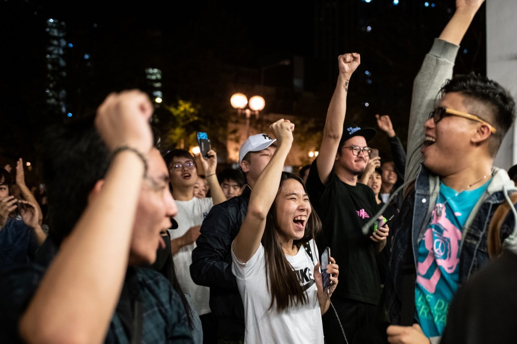 香港泛民主派在區議會選舉中大獲全勝。(AFP)