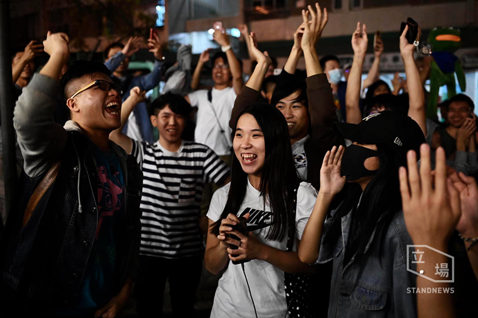 中國人大通過香港選舉改制，未來要出現像2019年這種香港泛民主派在區議會選舉中大獲全勝的盛況，短期內恐難再現。(資料圖片：立場新聞 提供)