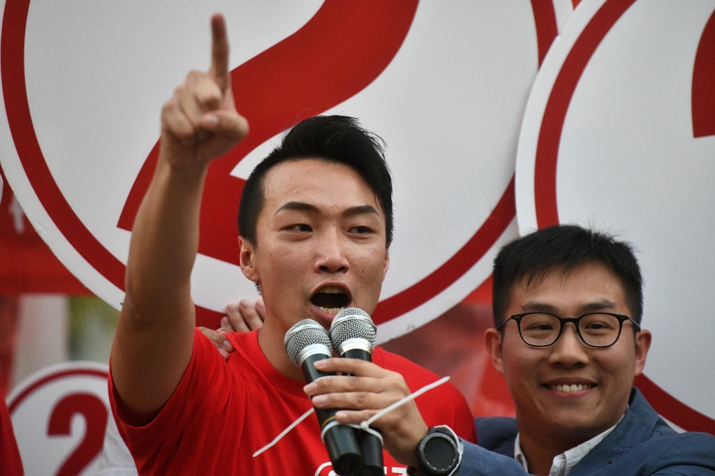 香港民間人權陣線的召集人岑子杰(左)。 (AFP)